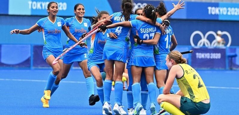 Chak De Our Girls- It’s Hockey Time, Folks